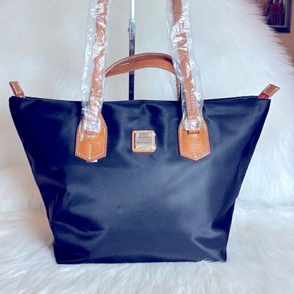 Dooney & Bourke NWT Leighton black nylon and leather satchel/ shoulder bag - Picture 3 of 11